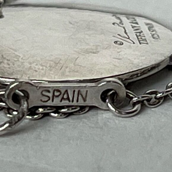 Tiffany & Co - Elsa Peretti 925 Silver Madonna Pendant on 17” chain - Picture 9 of 14